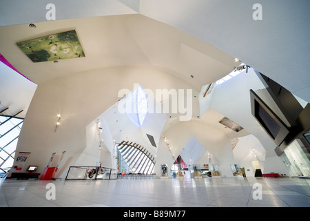 L'intérieur du Musée national de l'Australie à Canberra, ACT, Australie. Hall principal et un restaurant. Banque D'Images