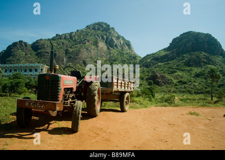 Le tracteur en campus Banque D'Images