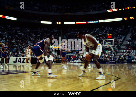 Salt Lake City Utah USA Delta Center Sports Arena Utah Jazz v New York Knicks Basket-ball Banque D'Images