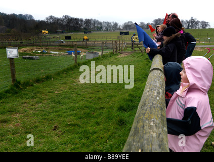 Bocketts Farm Leatherhead Surrey Granges converties pour une aire de jeu avec des toboggans et visite de l'exploitation avec des bébés animaux Banque D'Images