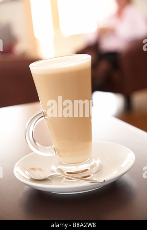 Café Latte dans verre Banque D'Images