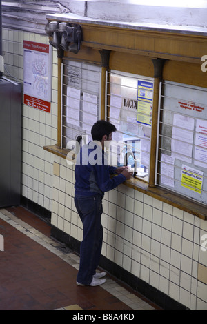 La Russie Moscou,Parc,Station de Métro Kultry,de l'achat de billets des passagers Banque D'Images