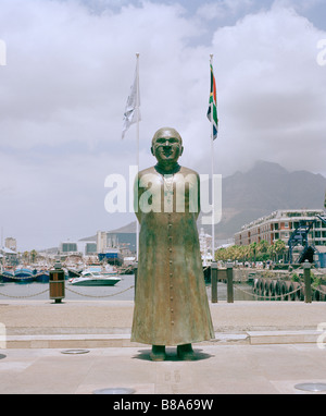 L'évêque Desmond Tutu dans v&a Victoria et Alfred Waterfront à Cape Town en Afrique du Sud en Afrique subsaharienne. voyages touristiques tourisme moderne de style de vie Banque D'Images