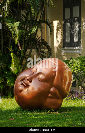 Sculpture dans le jardin de la Galerie nationale des capacités Phra Nakorn, dans le centre de Bangkok, Thaïlande Banque D'Images