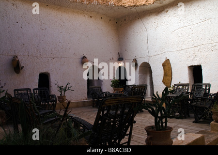 Intérieur de l'ancien logement une brèche profonde dans la roche tendre à Gharyan, la Libye. Banque D'Images