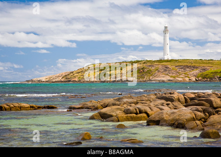 Plage de Cap Leeuwin avec le phare au loin Augusta Australie Occidentale wa Banque D'Images