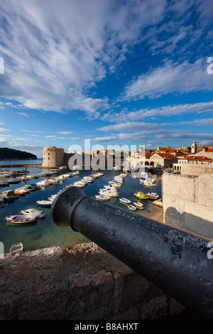 Le port de la vieille ville de Dubrovnik Croatie Dalmatie Banque D'Images