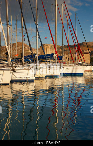 Yachts Trogir Château Kamerlengo, Dalmatie, Croatie Banque D'Images