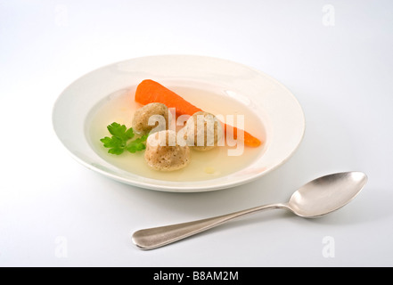 Matzo ball pâque traditionnelle soupe avec spérone et matza Banque D'Images