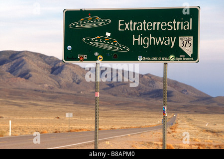 L'Autoroute, Près de l'extraterrestre Zone 51, au Nevada Banque D'Images