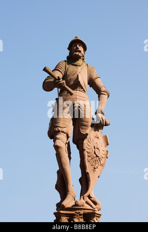 Knight sur le Roehrbrunnen à la place de l'hôtel de ville de Gengenbach en Allemagne Septembre 2007 Banque D'Images