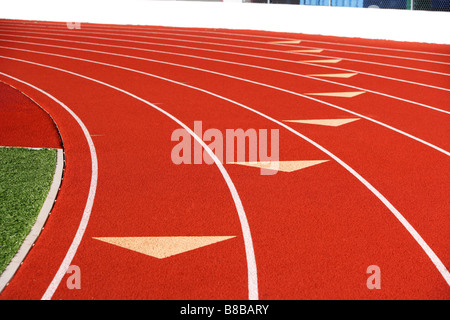 Une piste bleue dans une école secondaire Banque D'Images