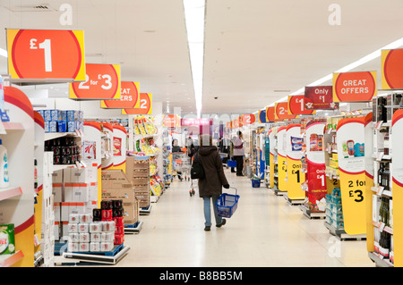 Offres spéciales de supermarché Sainsbury's London England UK Banque D'Images