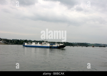 La chaîne 2 Tamar ferry ferry Torpoint traversant la rivière Tamar l'alternative à la Toll Bridge près de plymouth Devon à Cornwa Banque D'Images