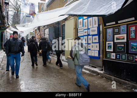 Rue du Tresor, dans la vieille ville de Québec où les artistes accrocher leurs œuvres et de les vendre Banque D'Images