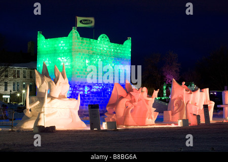 Sculptures de neige et glace Natrel tower sur des plaines d'Abraham Québec Carnaval d'hiver Banque D'Images