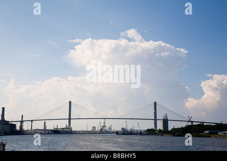 Talmadge Memorial Bridge enjambe la rivière Savannah Savannah Georgia USA Banque D'Images