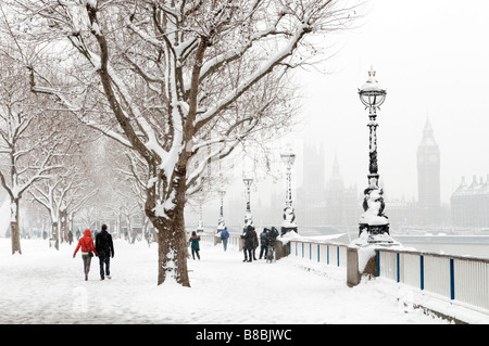 Scène de neige le long de la South Bank de Londres, Angleterre, RU Banque D'Images