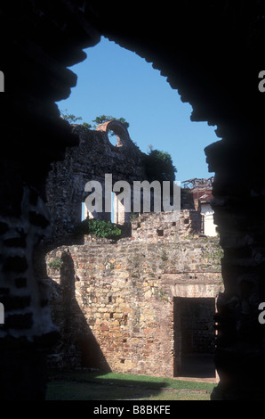 Ruines de l'église Santo Domingo et le couvent dans le quartier de Casco Viejo, San Felipe, Panama City, Panama Banque D'Images