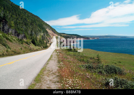 L'autoroute le long de la côte, Sheaves Cove, Pot-au-Port, Terre-Neuve Banque D'Images