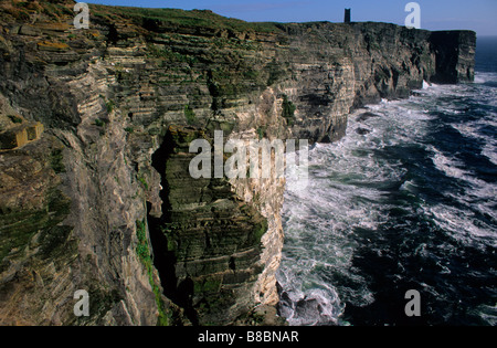 MARWICK HEAD réserve RSPB AVEC KITCHENER MEMORIAL S Banque D'Images