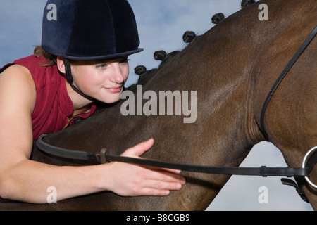 Girl hugging horse, close-up Banque D'Images