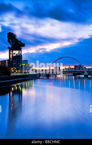 Squintie Glasgow pont enjambant la rivière Clyde à Finniston à l'aube Banque D'Images