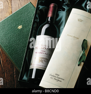 Vin en coffret cadeau Banque D'Images