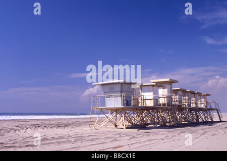 Les stations de sauvetage, Huntington Beach, Californie Banque D'Images