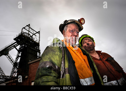 MINER JOHN WOODS APRÈS SON DERNIER PASSAGE LE 25 JAN 2008 QUAND LA TOWER COLLIERY À HIRWAUN S Pays de Galles a finalement fermé UK Banque D'Images