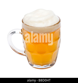 Pinte de bière de blé allemande traditionnelle Weissbier avec tête écumeuse sur blanc Banque D'Images