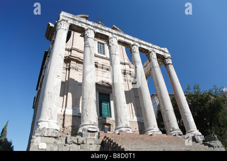 Temple d'Antonius et Faustine, Forum Romain, Rome, Italie Banque D'Images