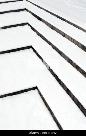 Vue détaillée de la rue des escaliers couverts de neige. Banque D'Images