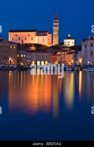 Piran Harbour par nuit La Slovénie Banque D'Images