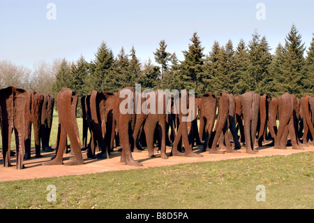 Métal non reconnus de la sculpture en plein air, sculpteur polonais Magdalena Abakanowicz, Parc Cytadela, Poznan, Pologne Banque D'Images