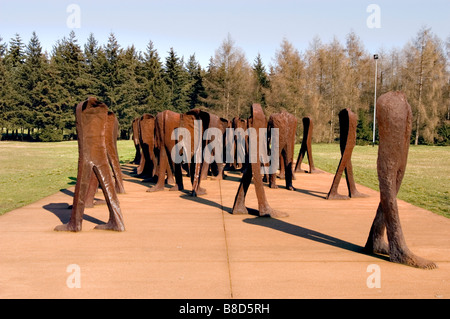 Métal non reconnus de la sculpture en plein air, sculpteur polonais Magdalena Abakanowicz, Parc Cytadela, Poznan, Pologne Banque D'Images