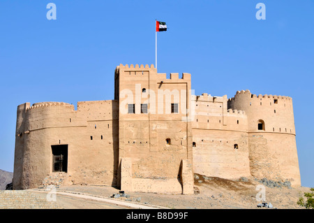 Vieux fort historique du XVIe siècle Fujairah ou château une visite Attraction touristique restaurée et entretenue par le département des antiquités & Patrimoine eau Banque D'Images