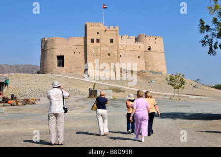 Vieux fort historique du XVIe siècle Fujairah ou château une visite Attraction touristique restaurée et entretenue par le département des antiquités & Patrimoine eau Banque D'Images