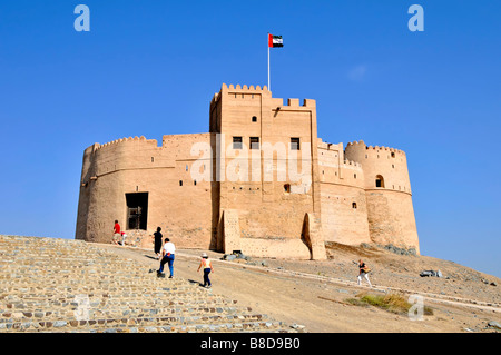 Vieux fort historique du XVIe siècle Fujairah ou château une visite Attraction touristique restaurée et entretenue par le département des antiquités & Patrimoine eau Banque D'Images