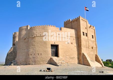 Vieux fort historique du XVIe siècle Fujairah ou château une visite Attraction touristique restaurée et entretenue par le département des antiquités & Patrimoine eau Banque D'Images