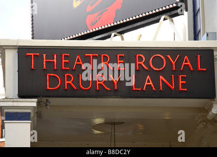 Enseigne de la Theatre Royal, Drury Lane, London. Oliver est actuellement présenté au théâtre. Jan 2009 Banque D'Images