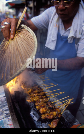 Satay de poulet au barbecue poulet satay, étant l'alimentation de rue, , Chiantown, Kuala Lumpur, Malaisie Banque D'Images
