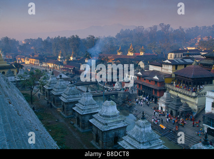 Funérailles au temple de Pashupatinath, Katmandou, Népal Banque D'Images