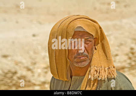 Un Eyptian homme portant un chapeau à Saqqara, Egypte Banque D'Images