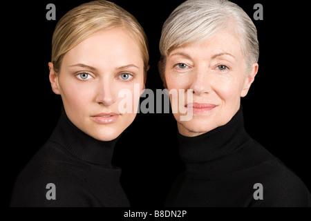 Les jeunes et les femmes en noir Banque D'Images