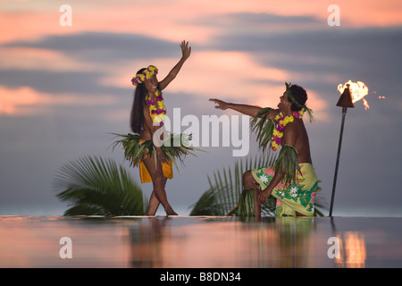 Danseurs Tamure à Tahiti Banque D'Images