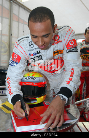 Lewis Hamilton qui retourne à ses racines de karting. Banque D'Images