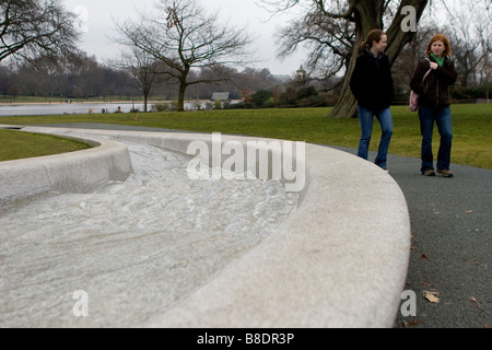 Le Princess Diana Memorial Fountain à Hyde Park, Londres, Angleterre Banque D'Images