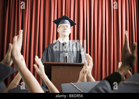 Discours de diplôme donnant doyen Banque D'Images