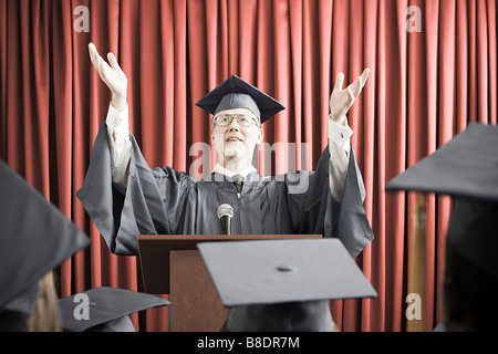 Discours de diplôme donnant doyen Banque D'Images